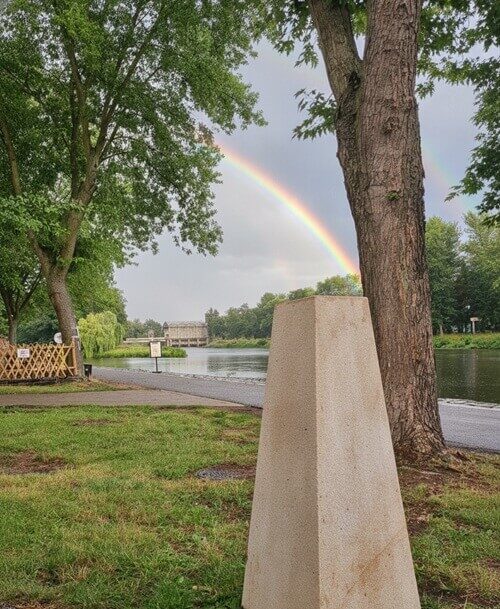 Duha nad Svatojakubským patníkem